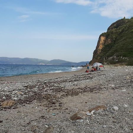 Stergiou Rooms Liri Bagian luar foto