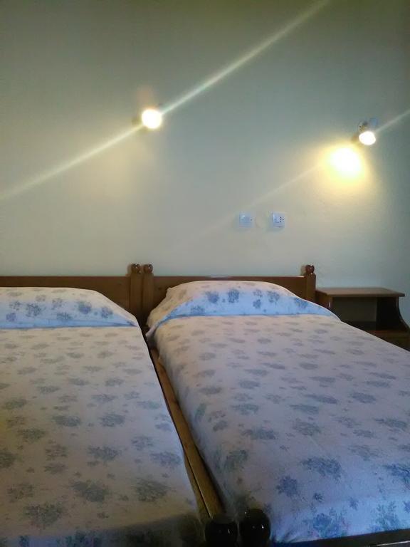 Stergiou Rooms Liri Bagian luar foto