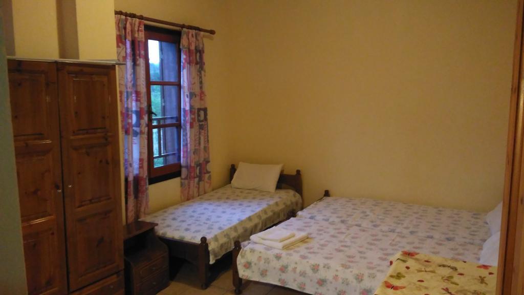 Stergiou Rooms Liri Bagian luar foto