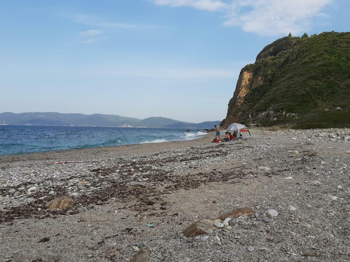 Stergiou Rooms Liri Bagian luar foto